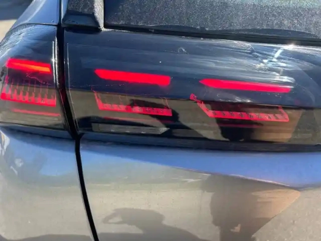 Peugeot 2008 hybrid 110 e-dcs6 — photo 17