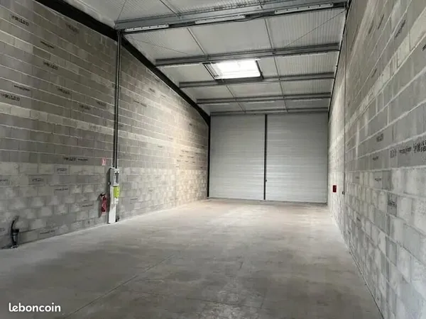Entrepôt 320m² - idéal artisan