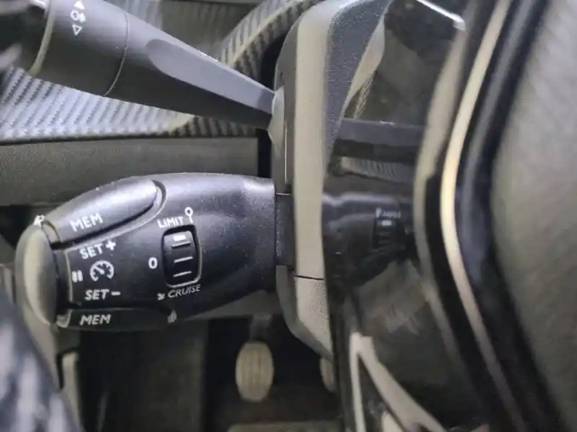 Peugeot 208 puretech 100 s&amp;s bvm6 — photo 17