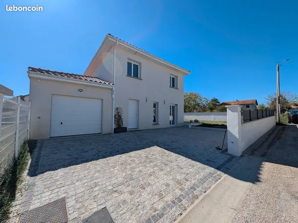 Villa t4 avec garage sur 400 m2 terrain