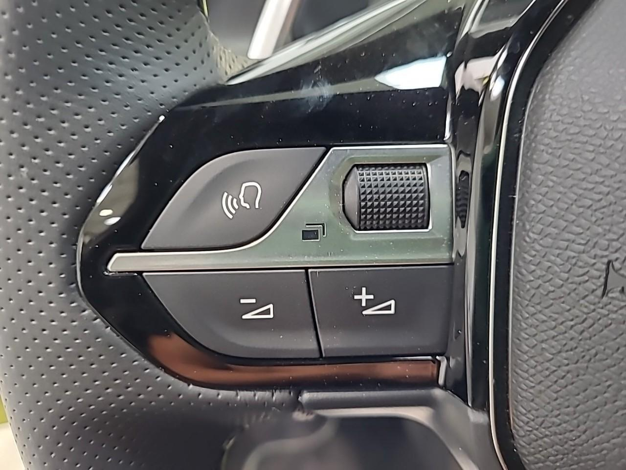 Peugeot 208 hybrid 110 e-dcs6 gt — photo 21