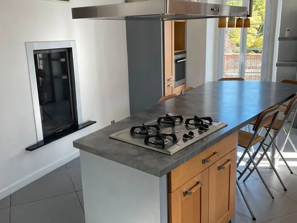 Maison de village du XVIIe siècle au coeur de Collonges-sous-Salève - 2 logements indépendants total