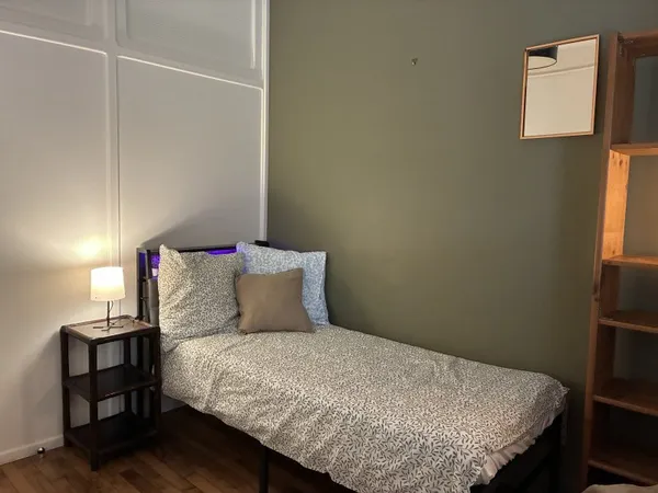 Loue chambre meublée dans appartement - 13m²