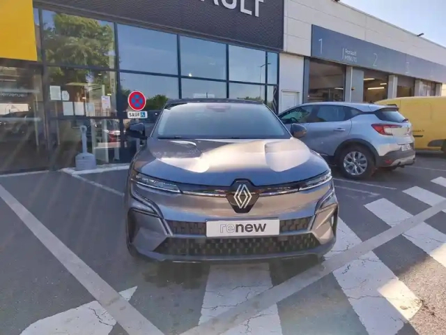 Renault Megane e-tech ev40 130ch standard charge — photo 8