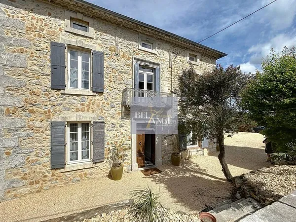 Villa 28 pièces 360 m²