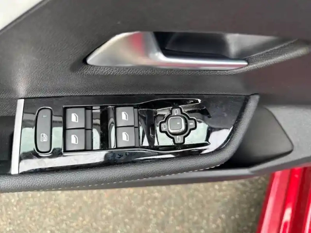 Opel Astra 1.2 turbo 130 ch bvm6 — photo 12
