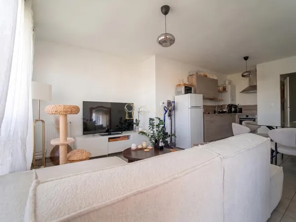Vénissieux Appartement T2 balcon Garage