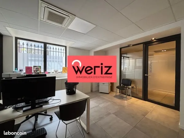 Bureau 750 m²