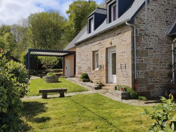 À VENDRE - Longère en pierre pleine de charme avec grand terrain - Mellé (35420)