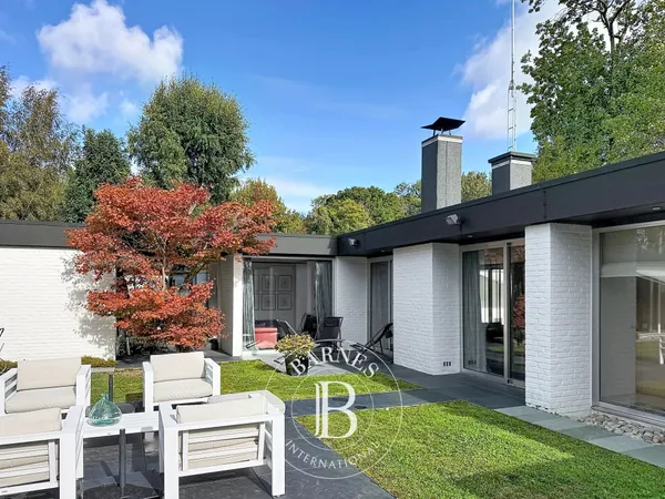 BRIGODE - ÉLÉGANTE WATEL DE PLAIN-PIED SUR 1 100 M² DE JARDIN ARBORÉ
