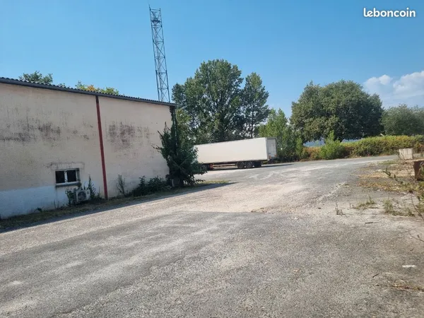 Entrepot-locaux