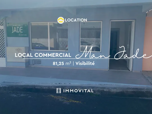 Local commercial avec vitrines bénéficiant d'une entrée indé