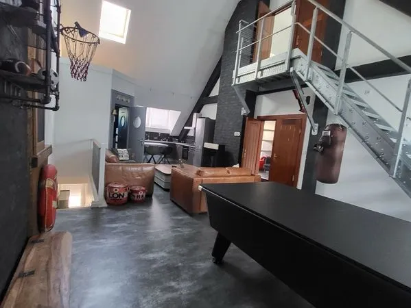 Loft/atelier/surface 5 pièces 109 m²