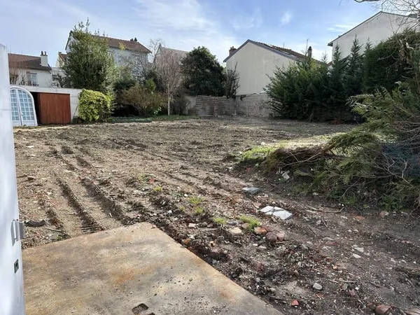Terrain constructible 718 m²
