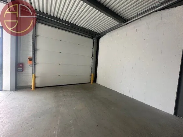 Local 1 pièce 378 m²