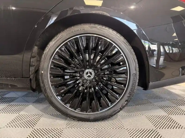Mercedes Classe E berline 200 d amg line am — photo 11
