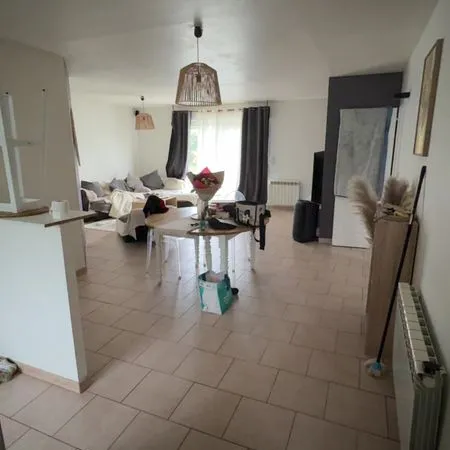 Location de PAP, maison individuelle avec jardin, séjour climatisé