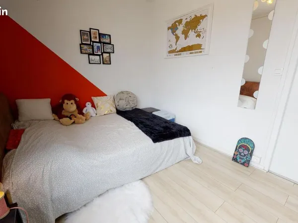 Chambre 4 pièces 82 m²