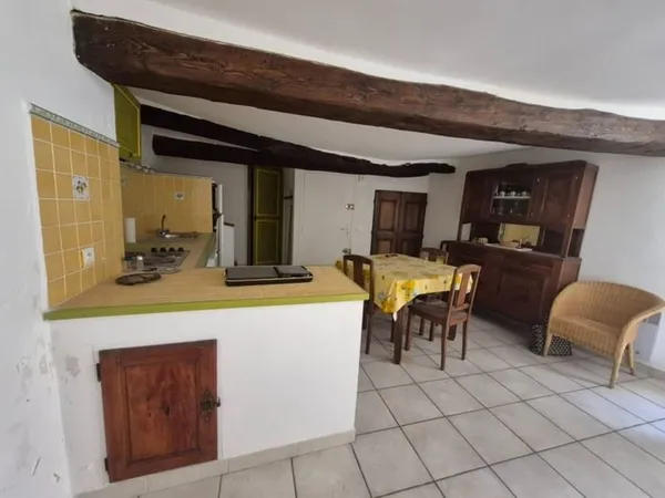 Appartement à vendre type 3 avec débarras et cave- BARGEMON (83). 90 000 €