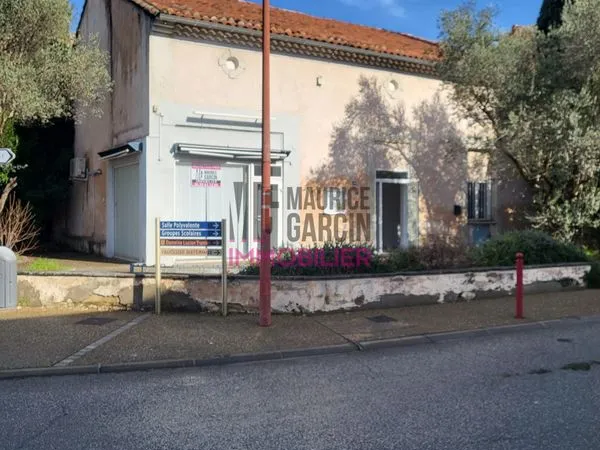 Local 130 m² Jonquières