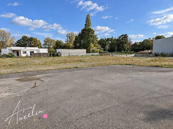 Terrain de 920 m2 en secteur économique