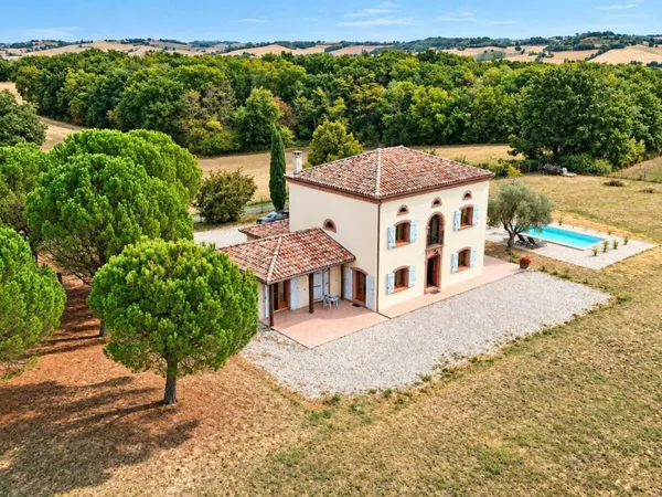 PROPRIÉTÉ D'EXCEPTION - 226 M² DE CHARME ET DE PRESTATIONS HAUT DE GAMME, PISCINE ET PARC DE PLUS DE