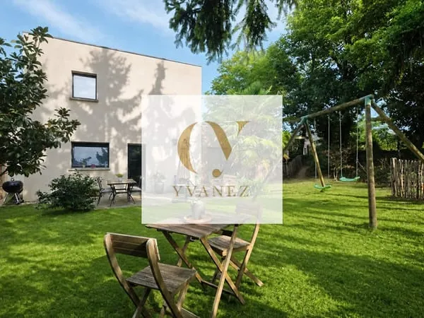 AMANLIS Maison familiale avec extension contemporaine, bel