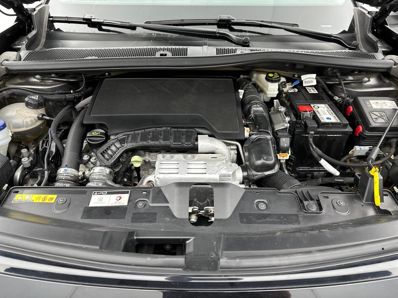 Peugeot 2008 puretech 130 s&s eat8 gt — photo 13