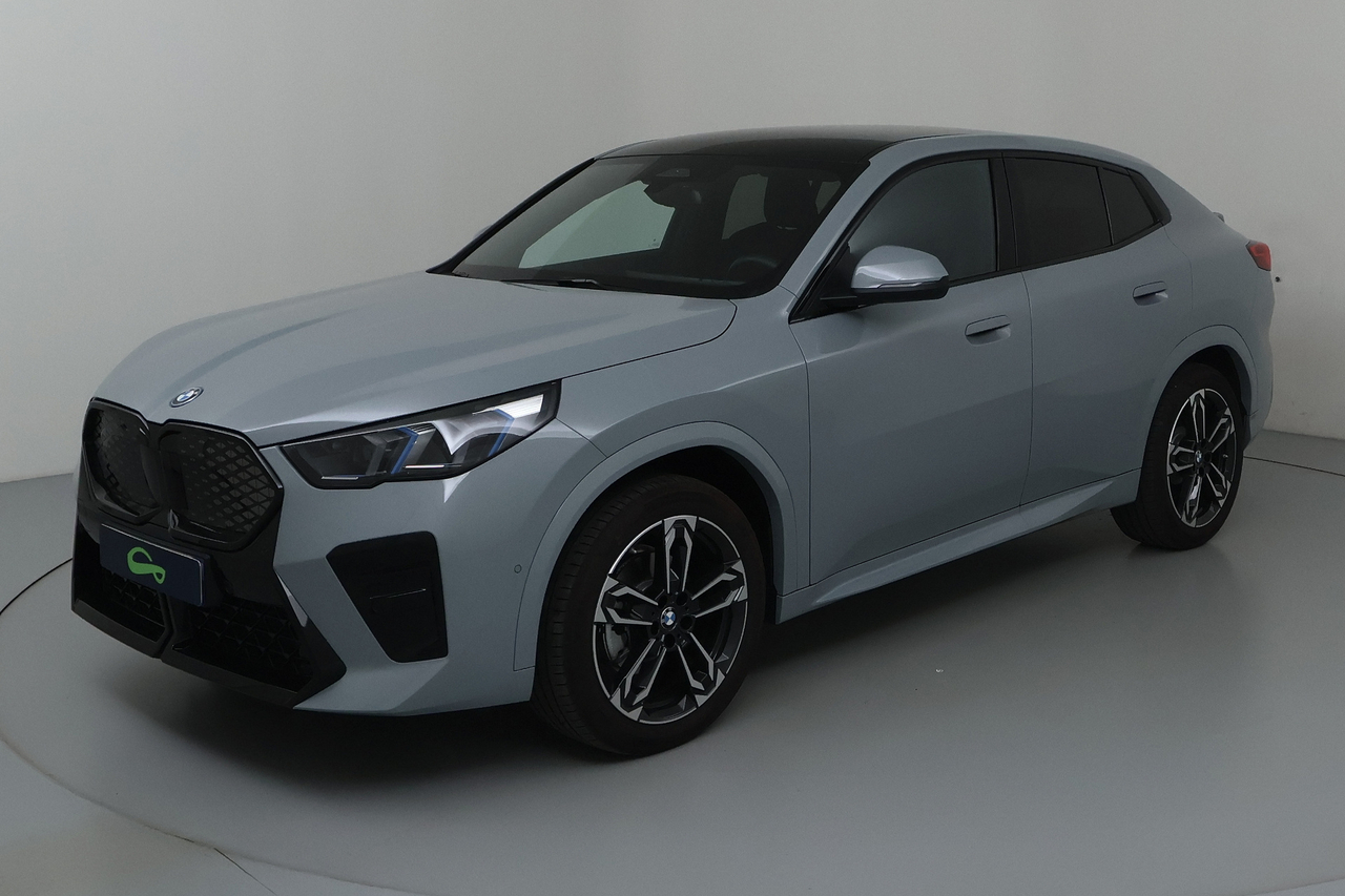 BMW IX2 — photo 1