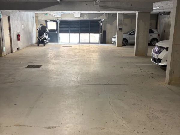 Parking sécurisé moto et scooter 