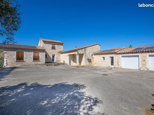 Villa 15 pièces 260 m²