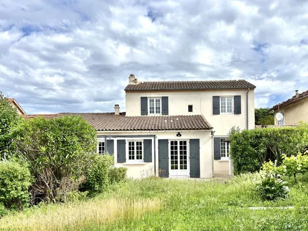 Maison de 139 m2, 3 chambres, terrain 580 m2, au calme et pr