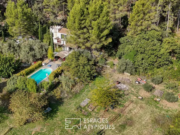 Maison atypique à réinventer au coeur du parc naturel de la Sainte-Baume