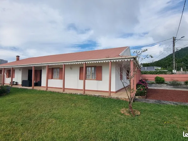 A louer maison f6 bourg murat