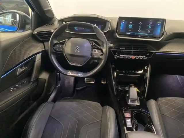 Peugeot 208 e- 136ch gt pack — photo 12
