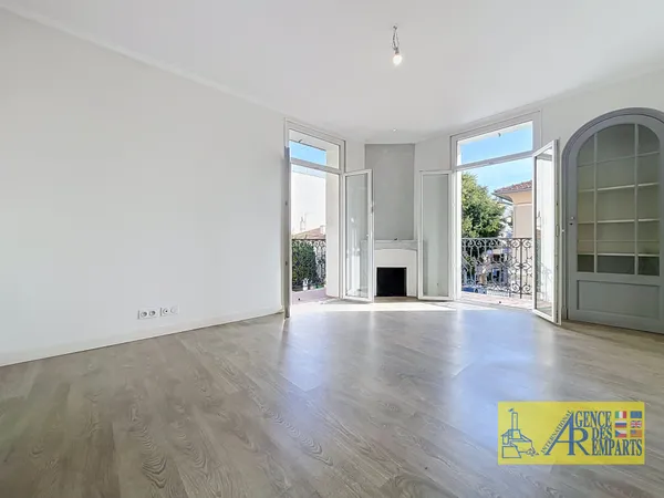 Antibes Appartement 4 pièces avec terrasse et balcons