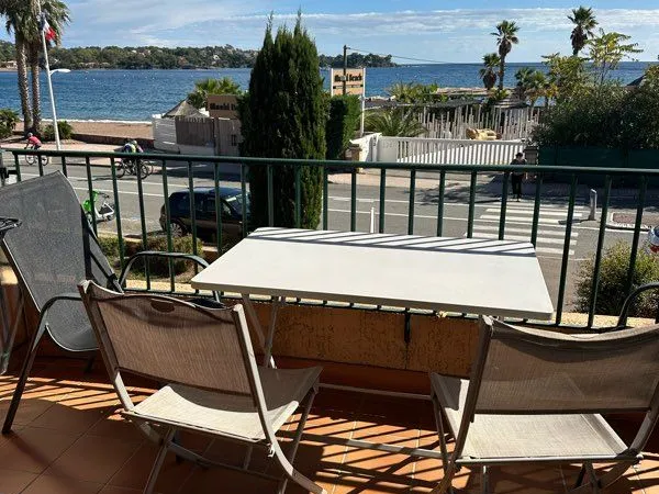 Location hivernale d'octobre à fin juin studio front de mer Agay