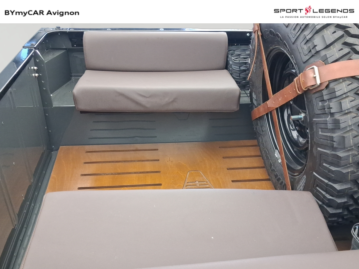 Land Rover HEDONIC - LAND [OF] RECREATION - V8 SOFT TOP CUSTOM — photo 25