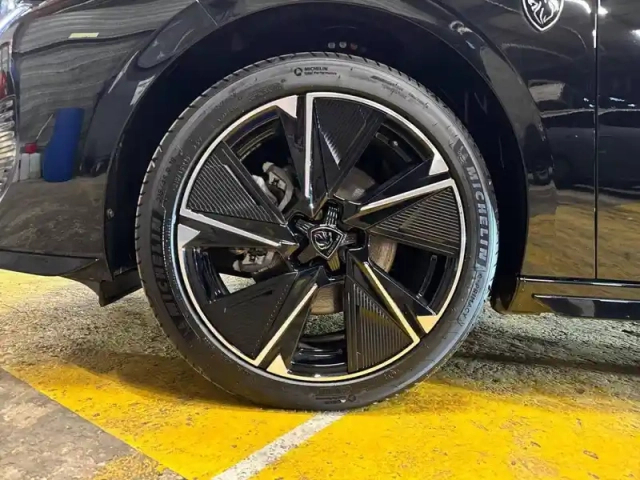 Peugeot 308 electrique 54 kwh 156ch — photo 36