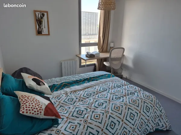 Chambre 12m² meublée 400/mois (charges incluses) - terrasse - Bus C6/C7/13 - Saint-Jacques-de-la-Lan