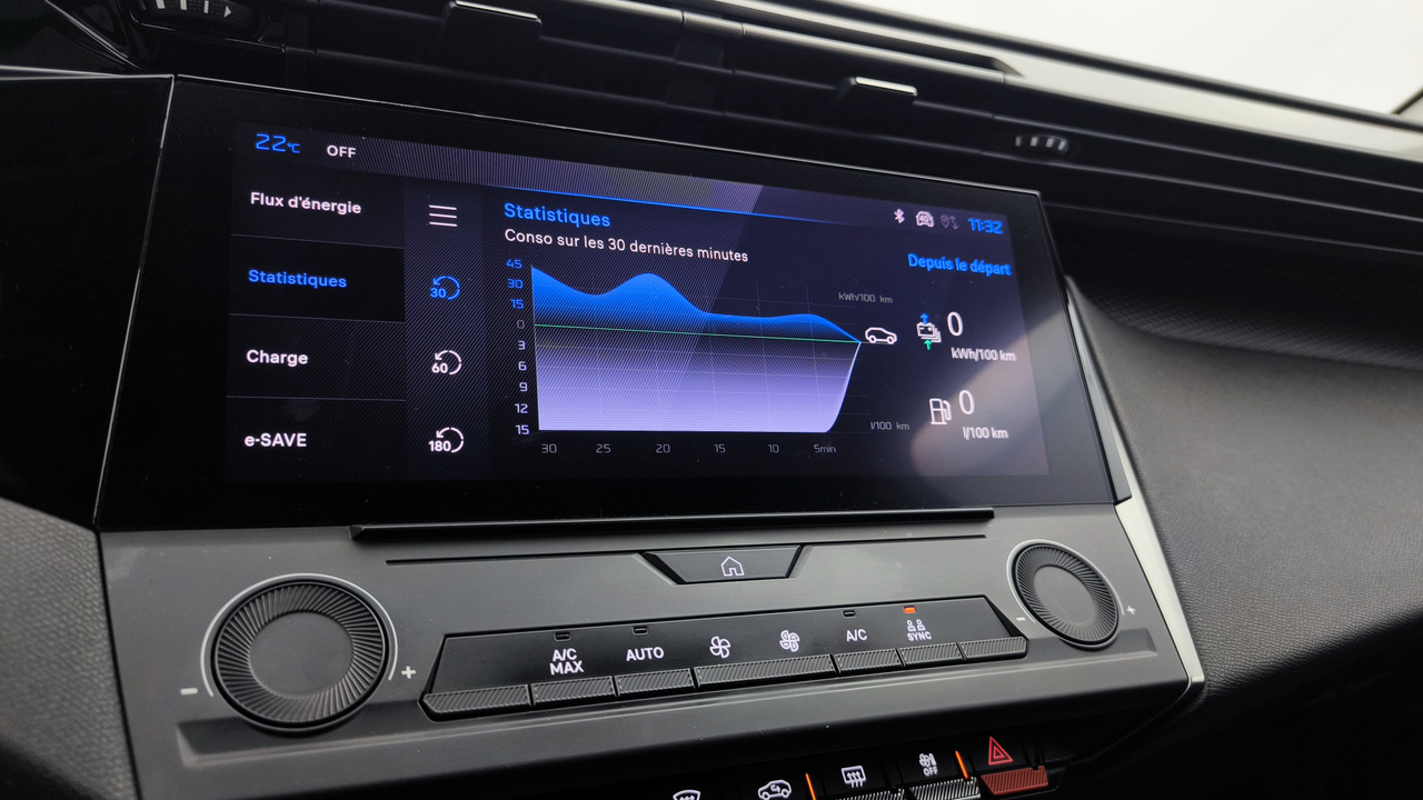 Peugeot 308 SW PHEV 180 e-EAT8 — photo 24