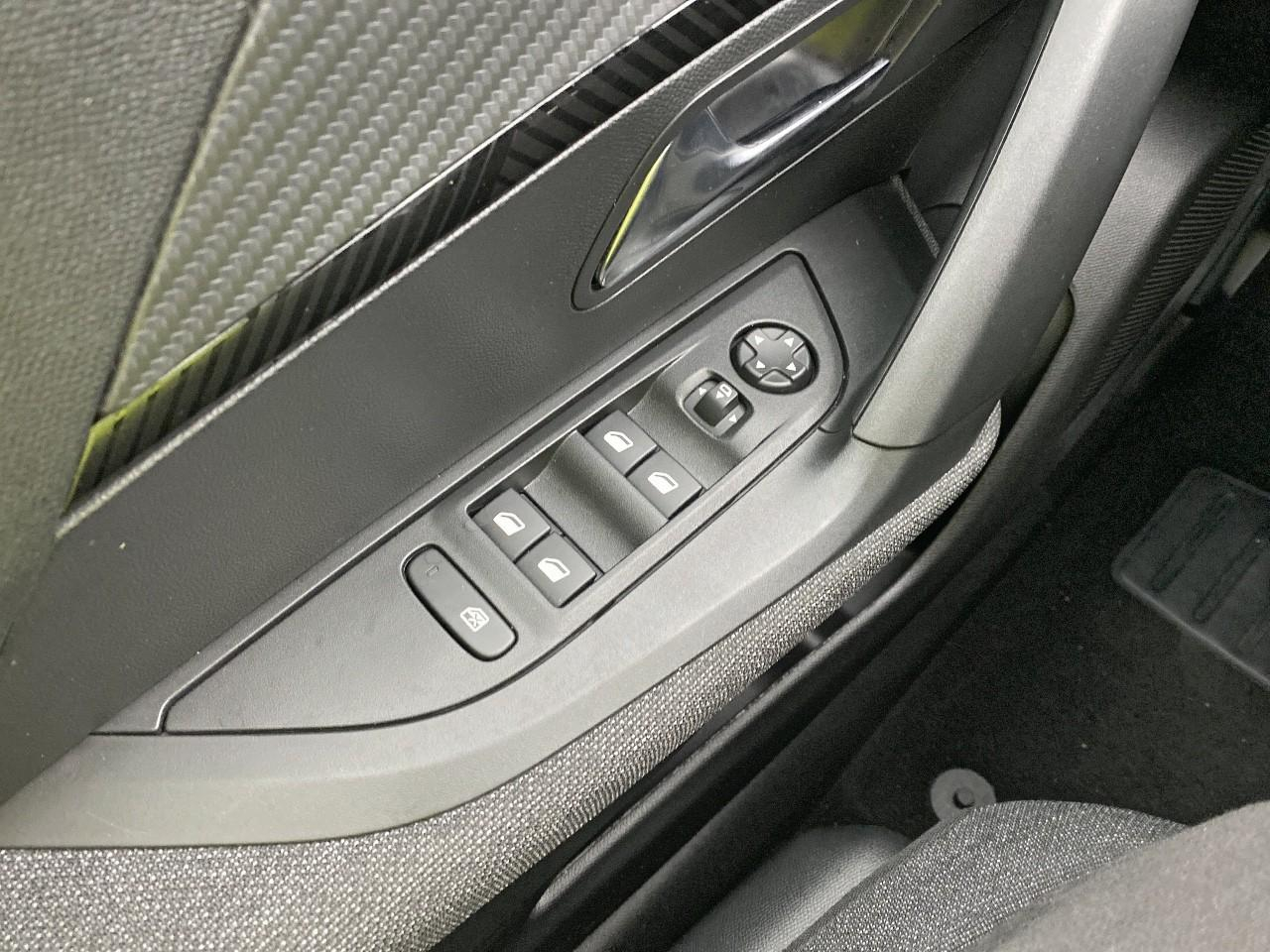 Peugeot 2008 hybrid 145 e-dcs6 style — photo 20