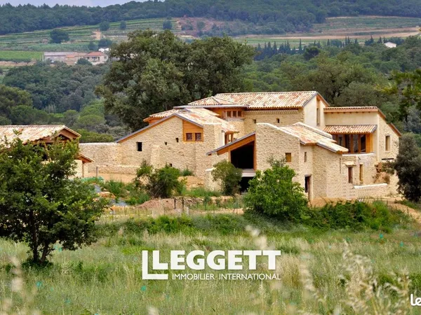 Maison 20 pièces 710 m²