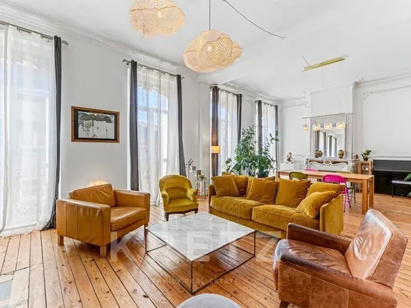 Appartement 6 pièces 184 m²