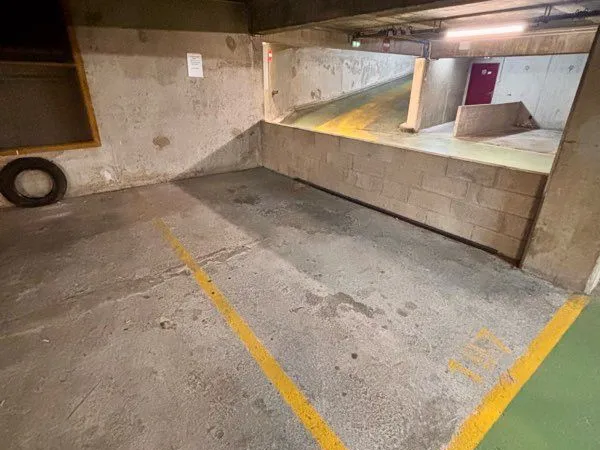 Place de parking sécurisée en sous-sol - Paris 19e
