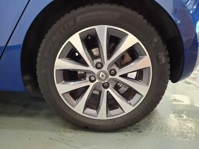 Renault Clio e-tech 140 - 21 — photo 27