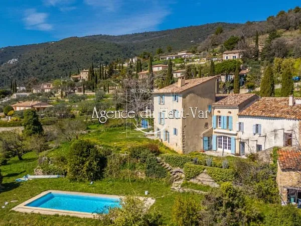 Bastide du XVIIIe siècle, 230m2, vue irréelle