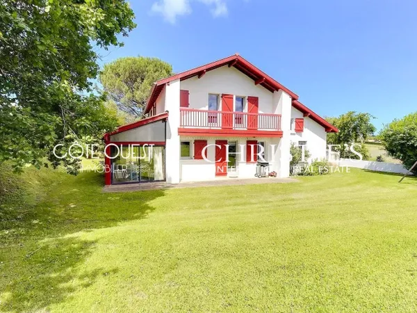 À vendre Ahetze - Maison avec piscine proche du bourg