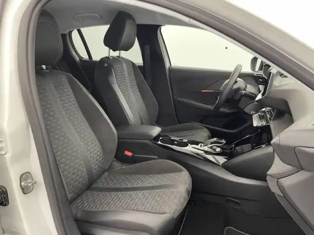 Peugeot 208 electrique 50 kwh 136ch — photo 4