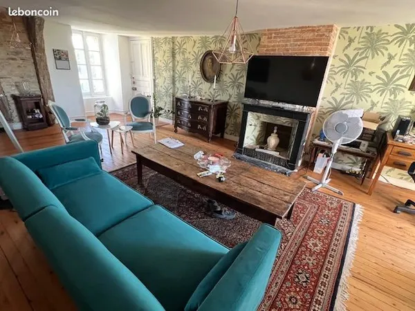 T2 à louer dans un château